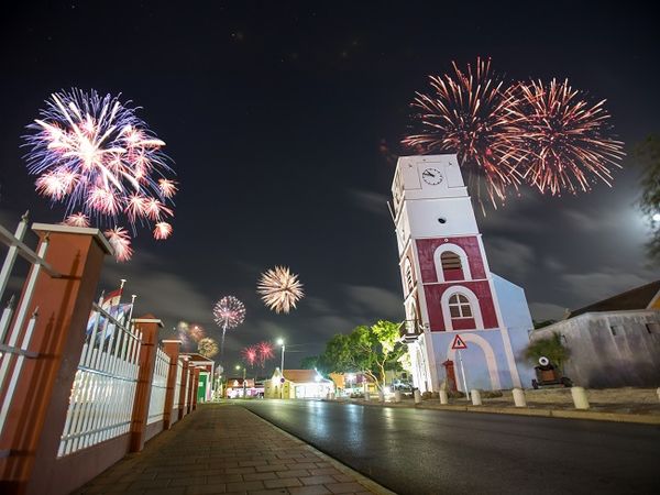MSC Noticias Latinoamerica - Fireworks-New-Years-Traditions Aruba Viajes 