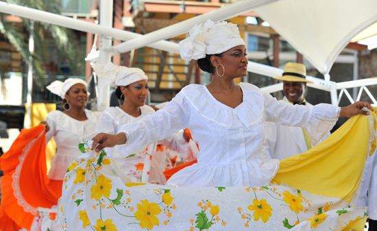 MSC Noticias - Culture_Folkloric_dancing_group_Riffort_Dia_di_Bandera_Curaçao-01-3 Agencias Com y Pub Diversión Operacion Creativa Publicidad 