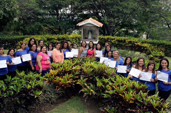 MSC Noticias - Graduandas-1era-Cohorte-2013 Agencias Com y Pub Cursos y Seminarios Estética y Belleza Negocios Publicidad UCC Com 