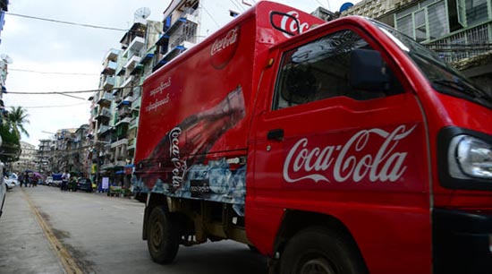 MSC Noticias - Camion-de-Coca-Cola-en-Yangon Agencias Com y Pub Alimentos y Bebidas Negocios Proa Com Publicidad 