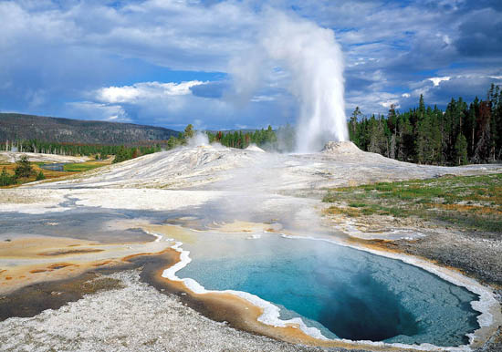 MSC Noticias - Parque-Nacional-de-“Yellowstone”-y-su-famoso-géiser-“Old-Faithful”-2 Negocios Publicidad Turismo 