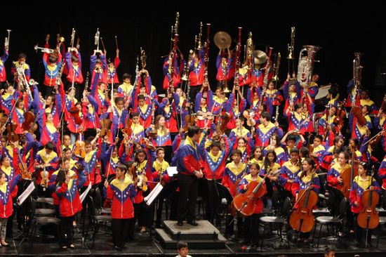 MSC Noticias - Sinfónica-Nacional-Infantil-de-Venezuela-Selección-40-Aniversario-2015-3 Agencias Com y Pub FUNDA MUSICAL Prensa Musica Publicidad 